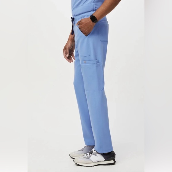 FIGS Men’s Technical Collection Cargo Scrub Pants - Picture 5 of 9